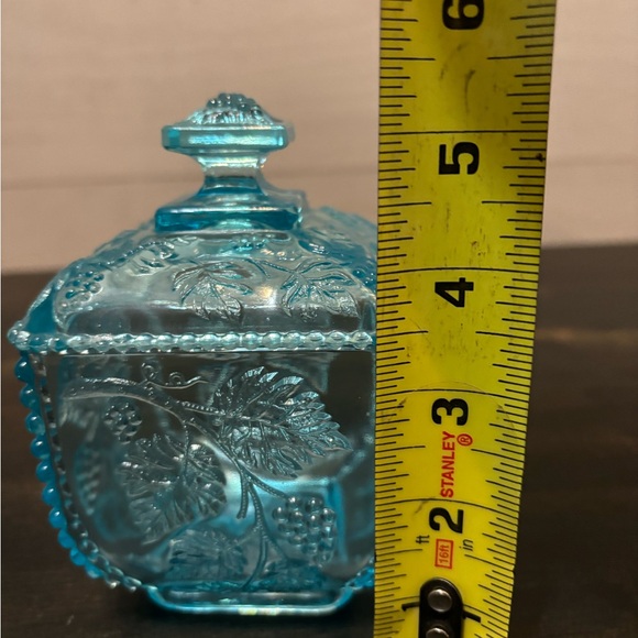 Vintage pressed glass sugar jar with lid. - Picture 2 of 5